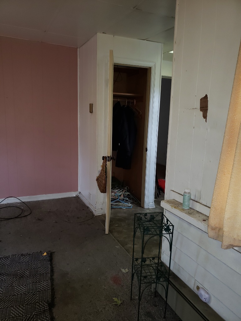 1100 E Waltnut Before 3